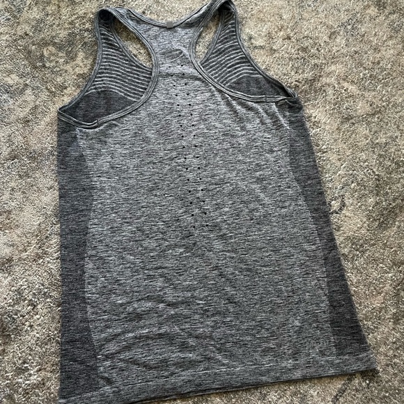 Nike Dry Fit Tank - Picture 7 of 7